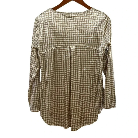 Multiples Tan and White Houndstooth Velvet Long Sleeve Blouse Curved Hem Relaxed - Picture 2 of 6